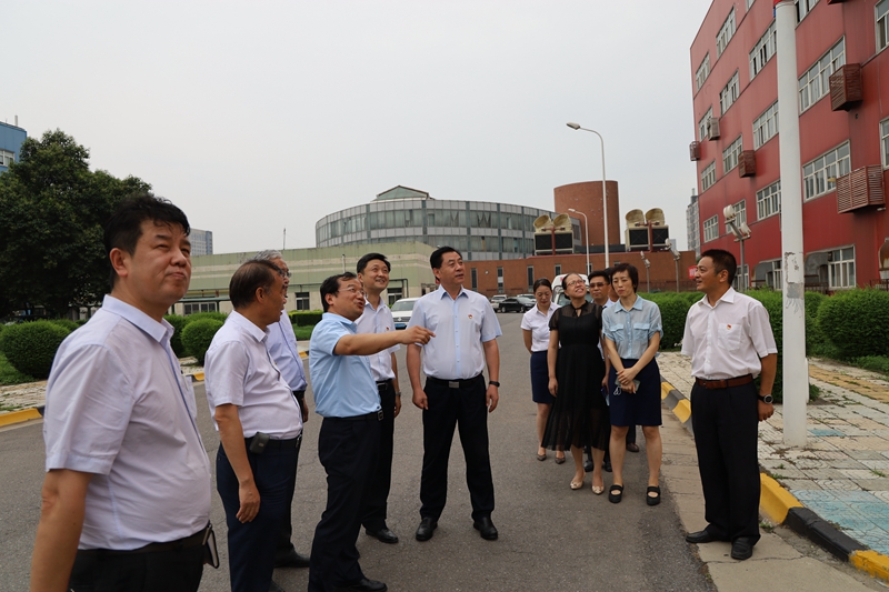 1597023435216645.jpg 3-賈長舜“七一”調研電氣公司 慰問困難黨員_副本.jpg