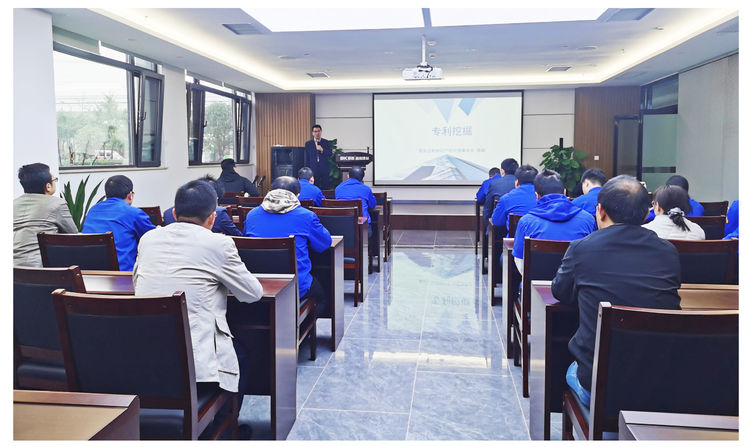 高科建材召開專利技術交流培訓會 (2).jpg
